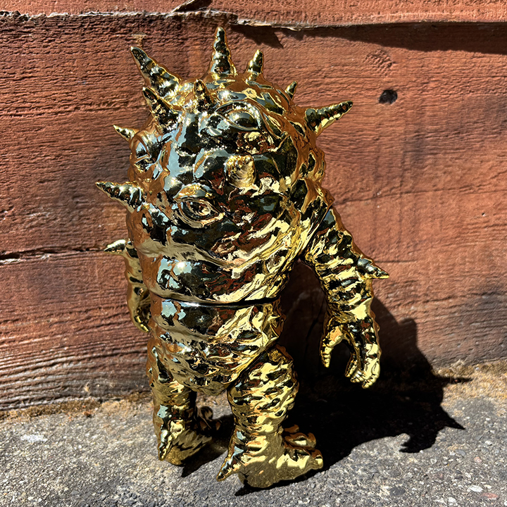 Chromed GOLD Kaiju Eyezon Max Toy x Plastico Macizo